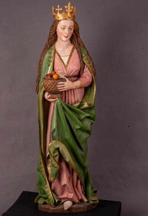 Hilber Restaurierung, München, Joseph Hilber. Gefasste gotische Skulptur der Heiligen Dorothea. Frontalansicht der gesamten Figur nach der Restaurierung.